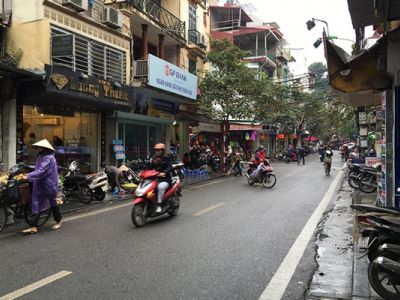 Hang Bac Street در هانوی